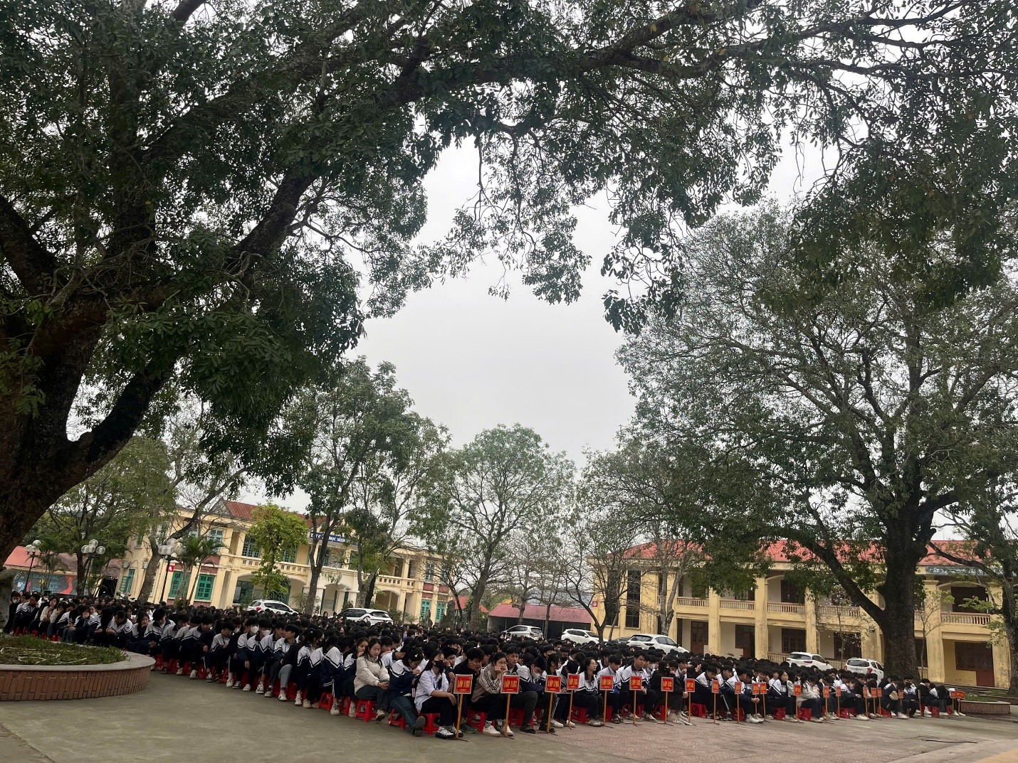 Khoa Kỹ thuật Hạ tầng và Môi trường Đô thị tổ chức Tọa đàm "Hướng dẫn cách chọn trường đại học" tại trường THPT Thanh Liêm B